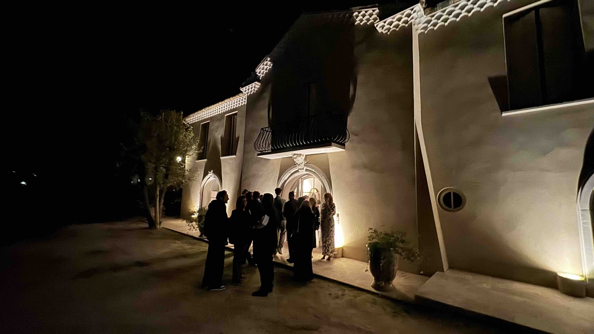 Company evening, the façade lit after dark