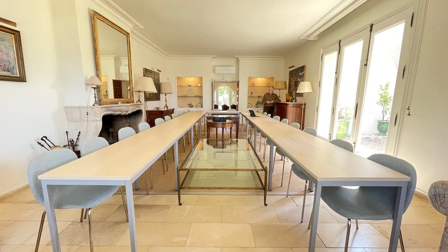 The working room in U-shape, seen from the end of the table