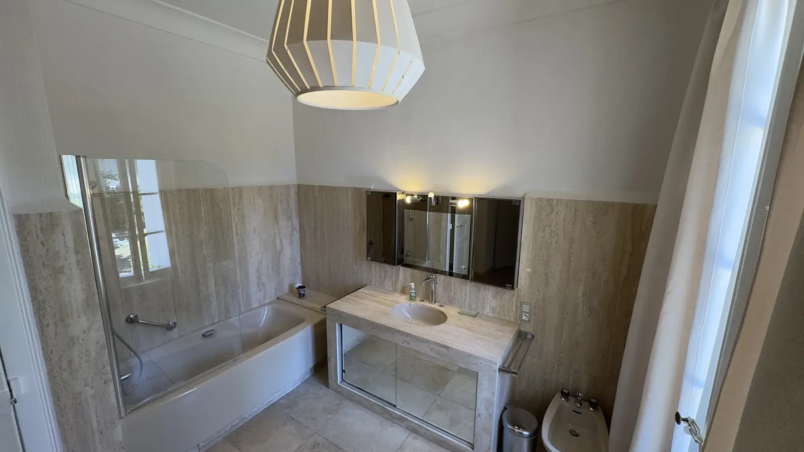 Salle de bain de l'étage