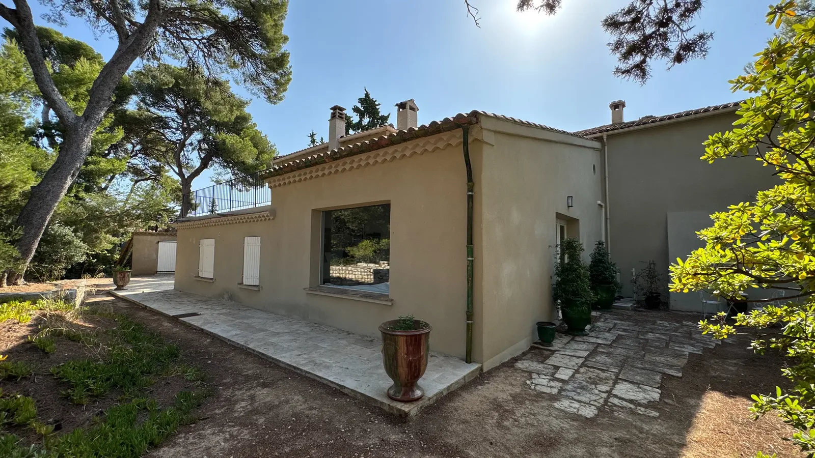 Les extérieurs de La Bergerie, jardins, terrasses et piscine