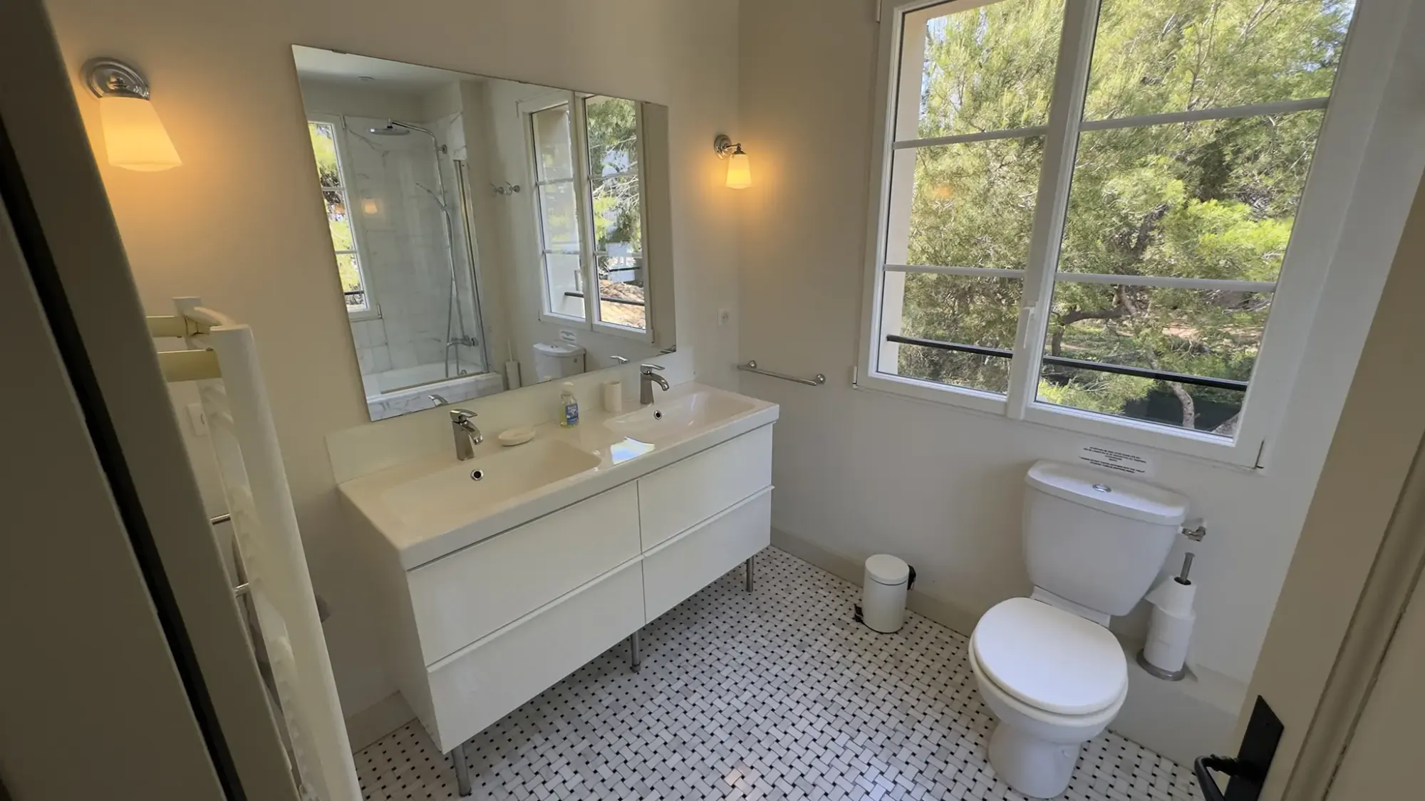 Bedrooms and bathrooms at La Bergerie de l'Étang