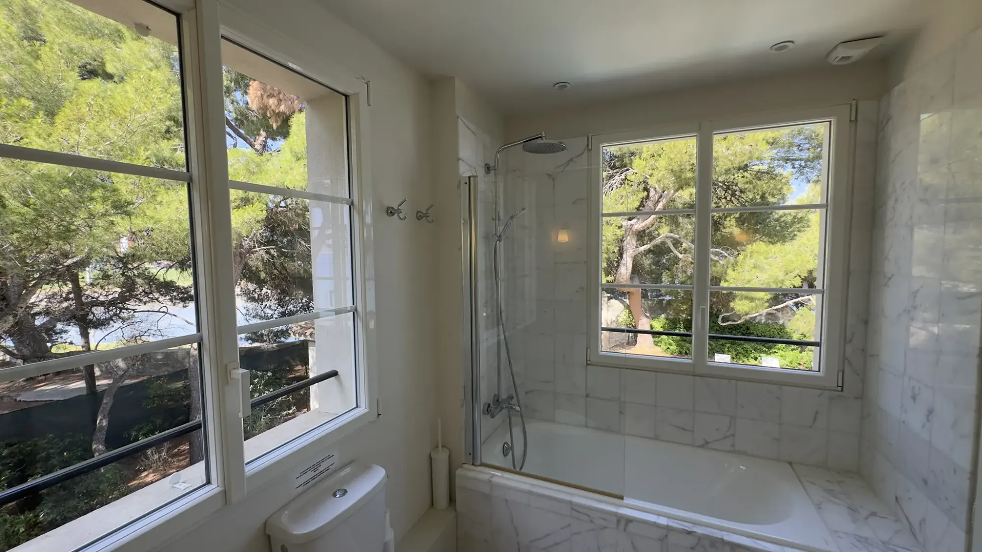Bedrooms and bathrooms at La Bergerie de l'Étang