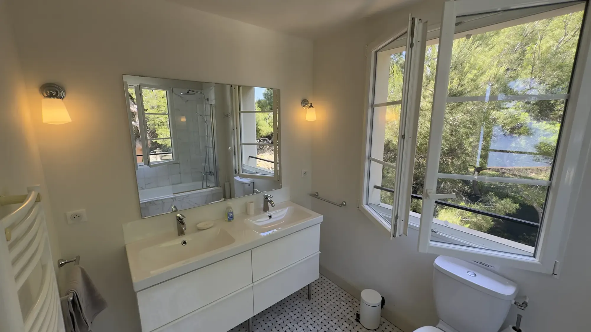 Bedrooms and bathrooms at La Bergerie de l'Étang