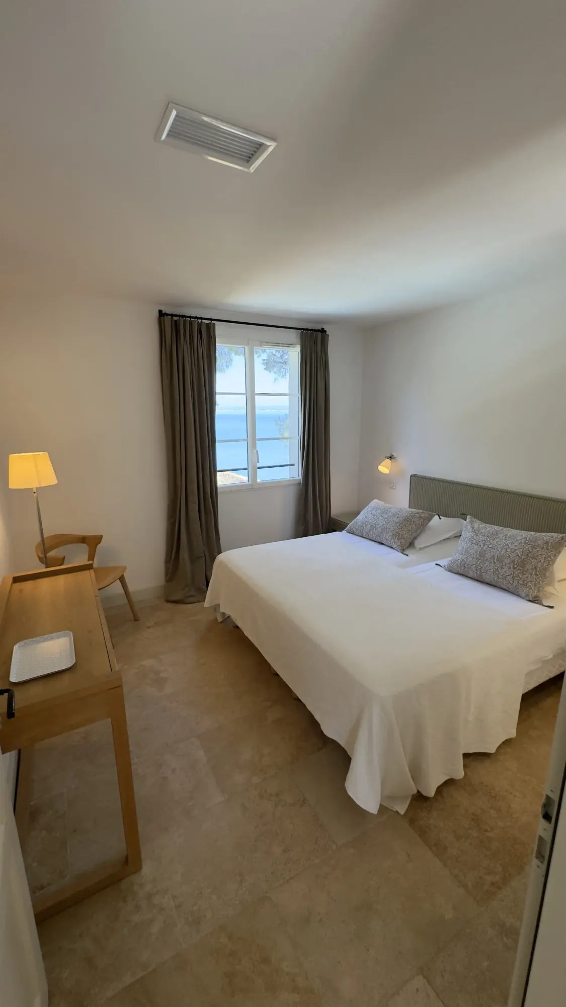 Bedrooms and bathrooms at La Bergerie de l'Étang
