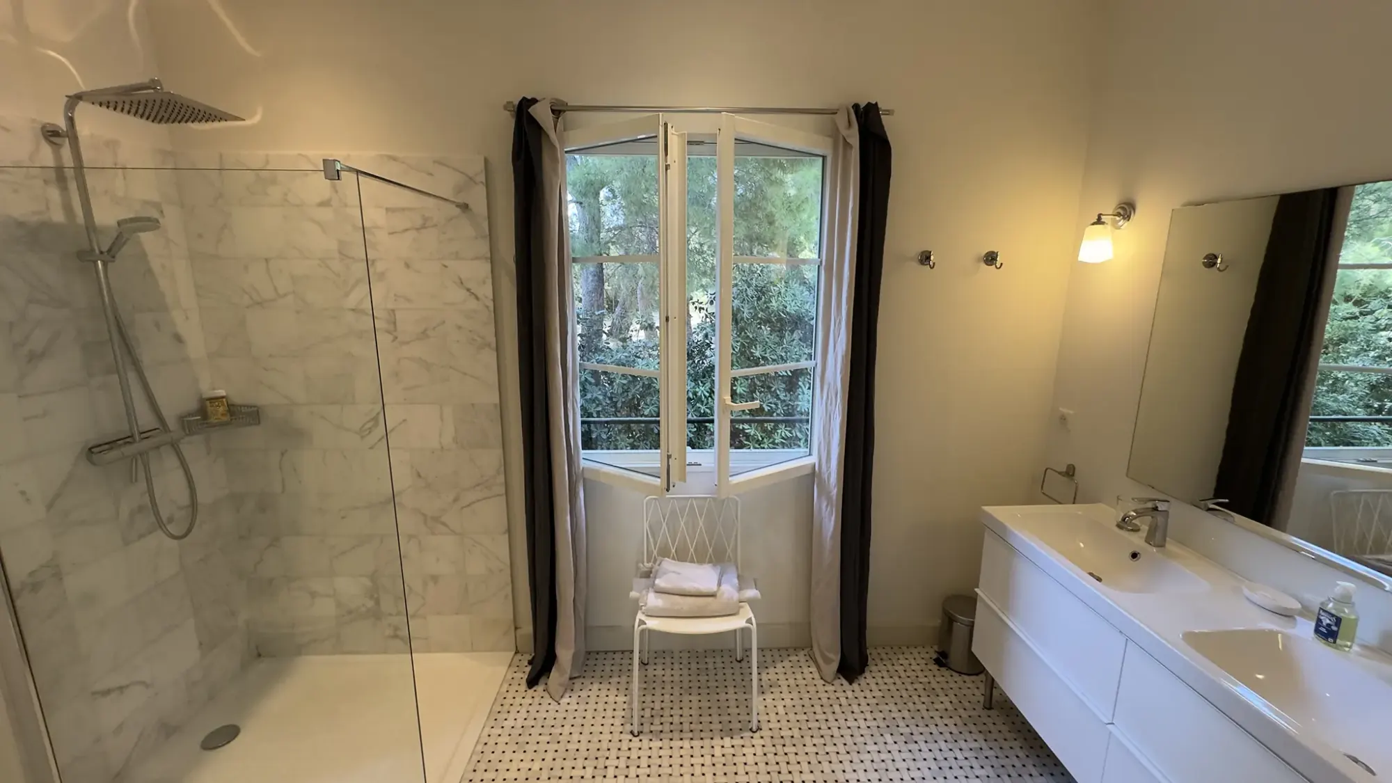 Bedrooms and bathrooms at La Bergerie de l'Étang