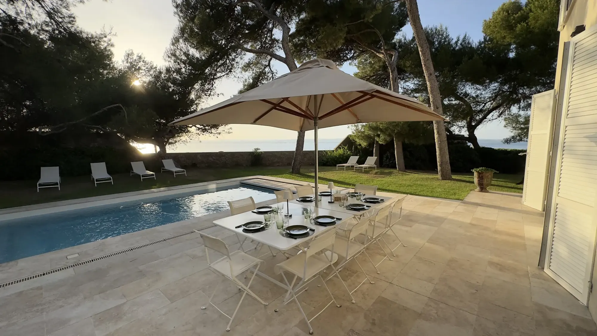 The outdoor spaces at La Bergerie de l'Étang
