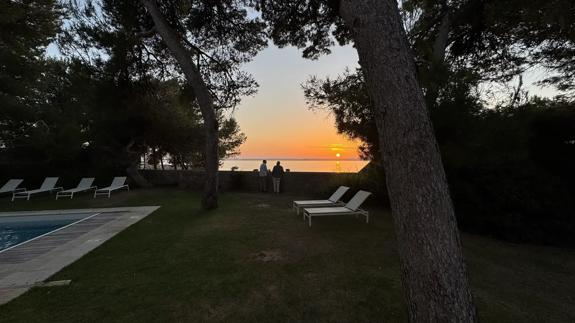 The outdoor spaces at La Bergerie de l'Étang