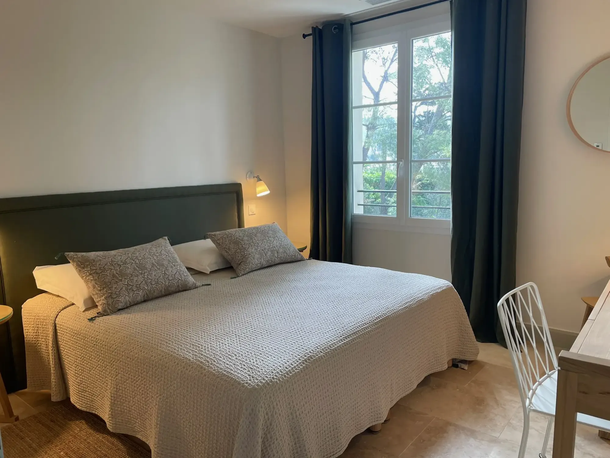 Chambres et salles de bain de La Bergerie du Parc
