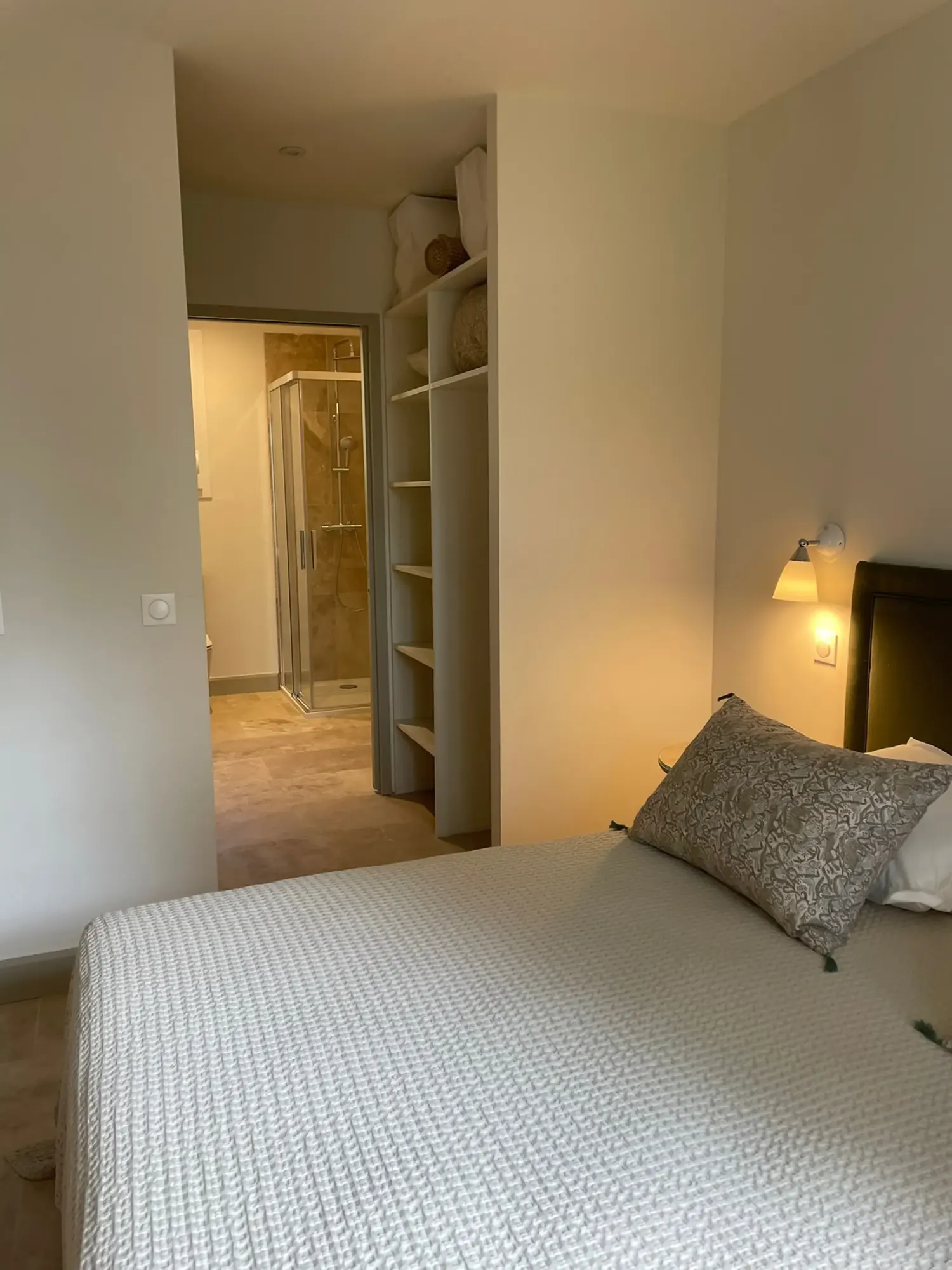 Chambres et salles de bain de La Bergerie du Parc