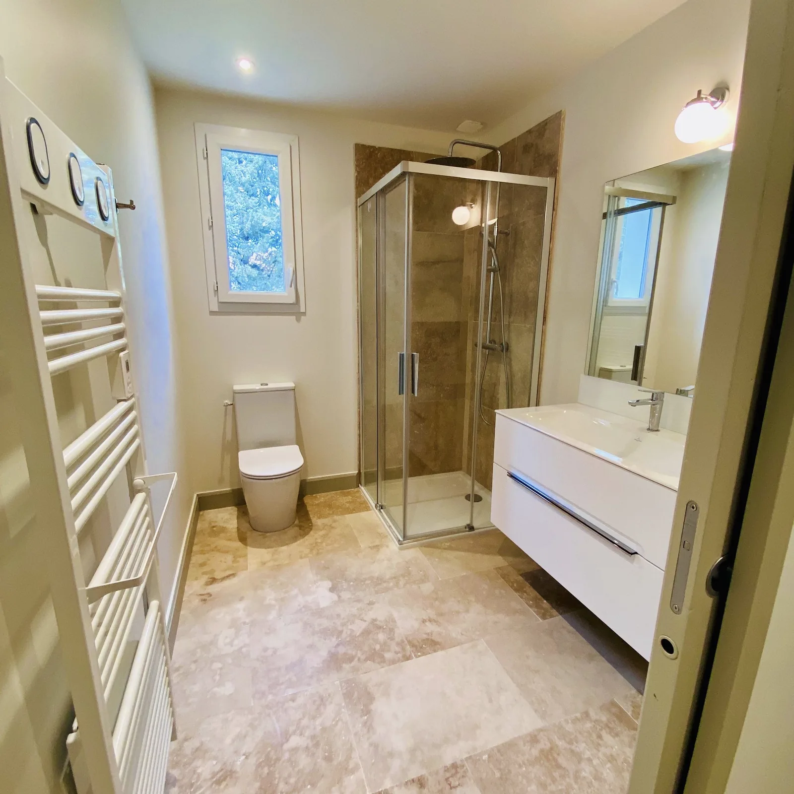 Bedrooms and bathrooms at La Bergerie du parc